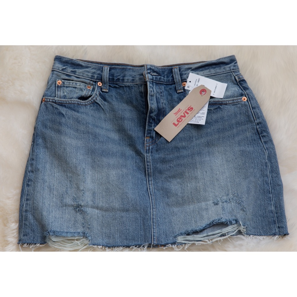 Women’s Distressed Levi’s skirt